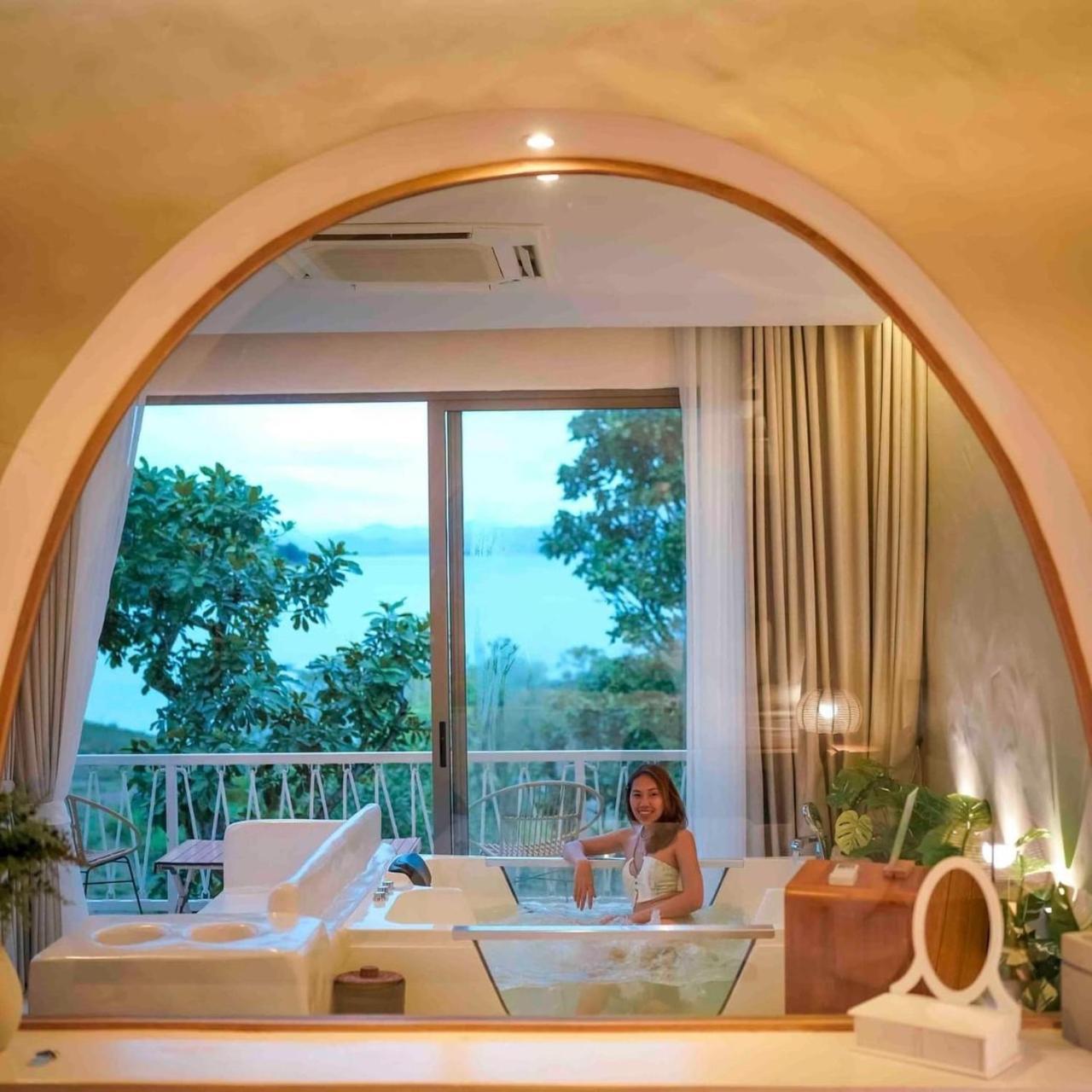 Le La Lake Resort And Spa Kaeng Kachan Esterno foto