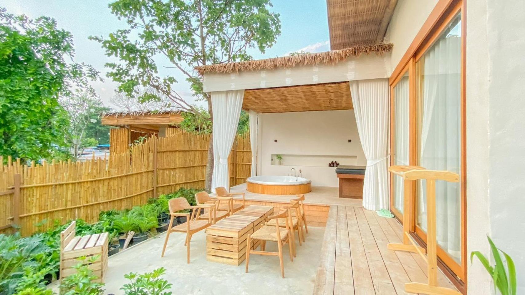 Le La Lake Resort And Spa Kaeng Kachan Esterno foto