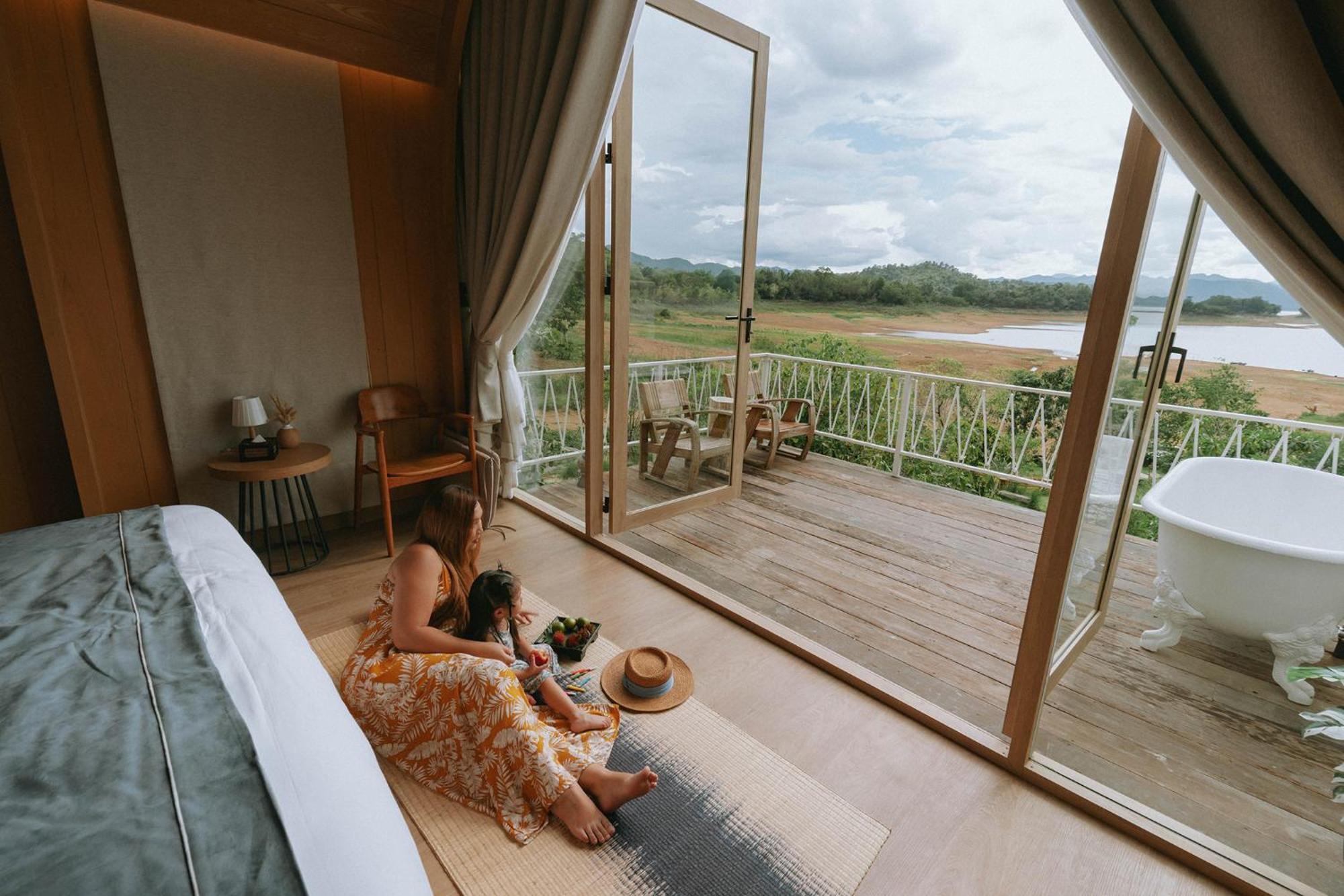 Le La Lake Resort And Spa Kaeng Kachan Esterno foto