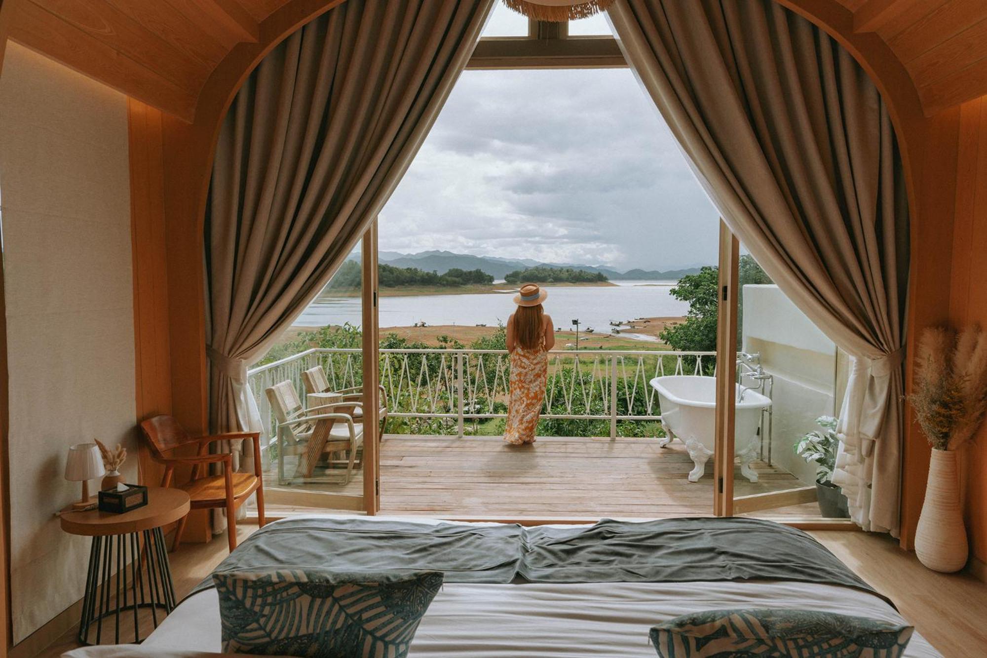Le La Lake Resort And Spa Kaeng Kachan Esterno foto