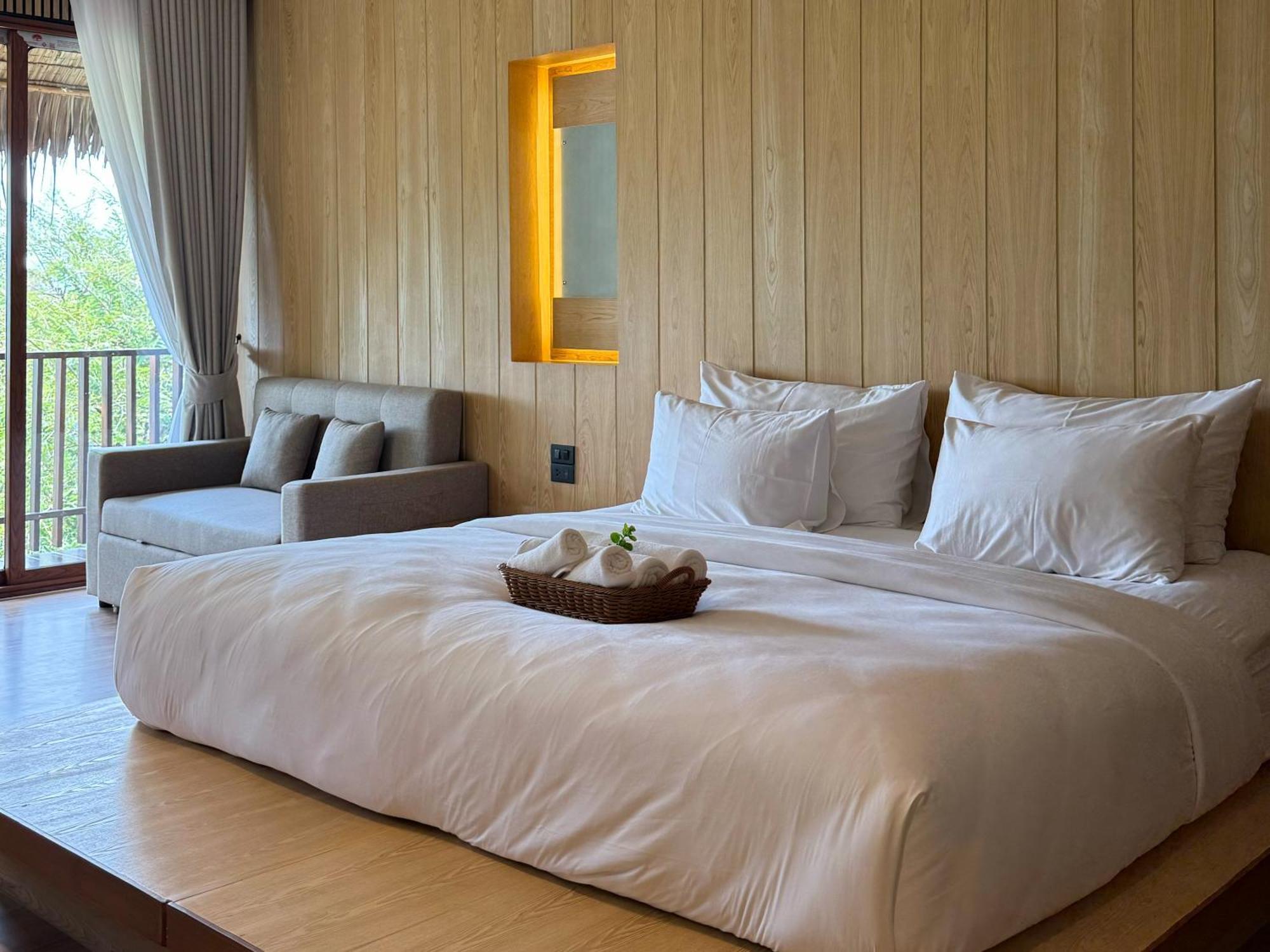 Le La Lake Resort And Spa Kaeng Kachan Esterno foto